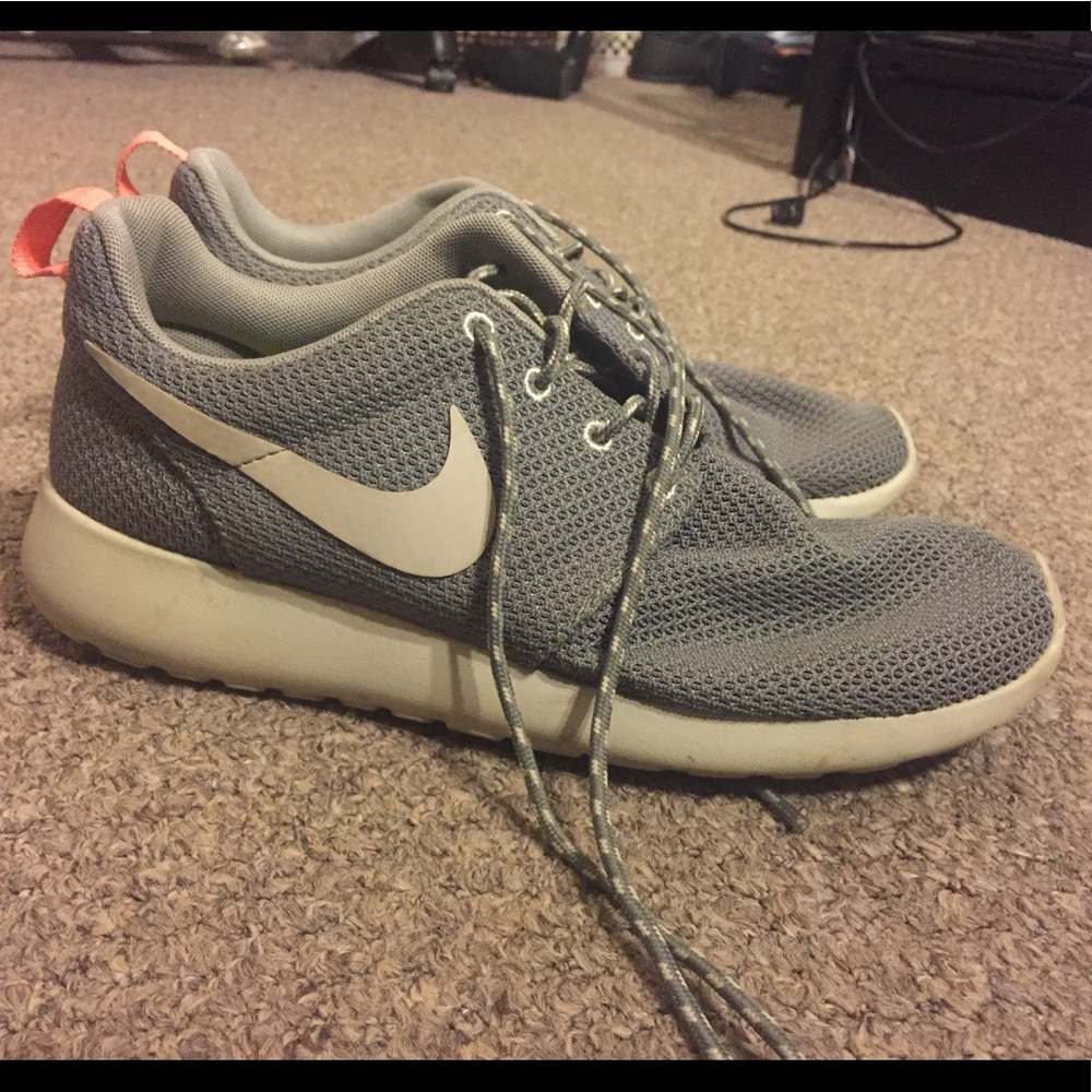 Barely worn Nike Roshe